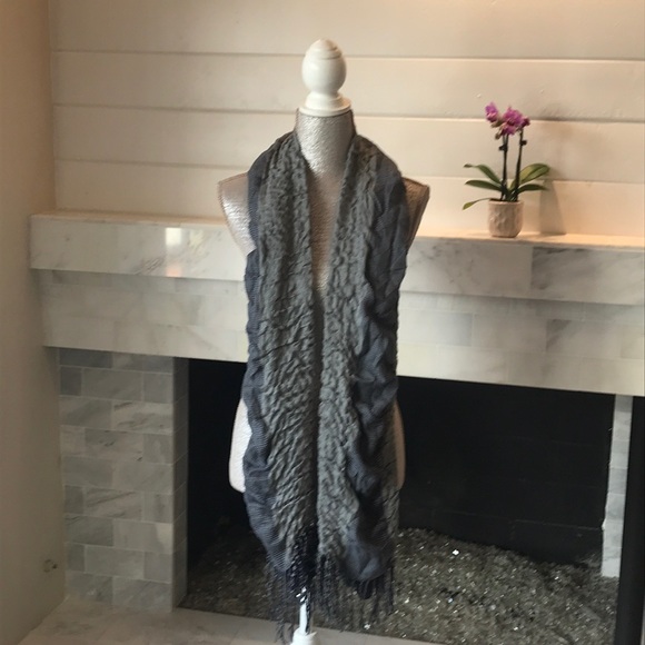 Gray & Navy Layered Scarf Preloved - Picture 2 of 7